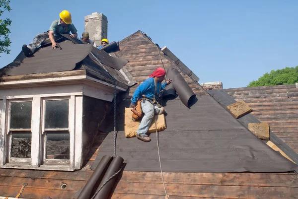 Signs You Need the Help of Professional Duluth Roofing Contractors