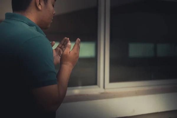 Understanding the Significance of the Yizkor Prayer for Mother and Father