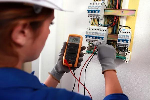 Get Fast and Safe Electrical Repairs from an Electrician in Leesburg FL